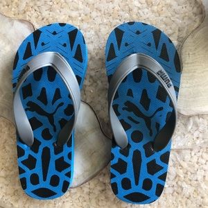 PUMA flip flops. Kids US 13